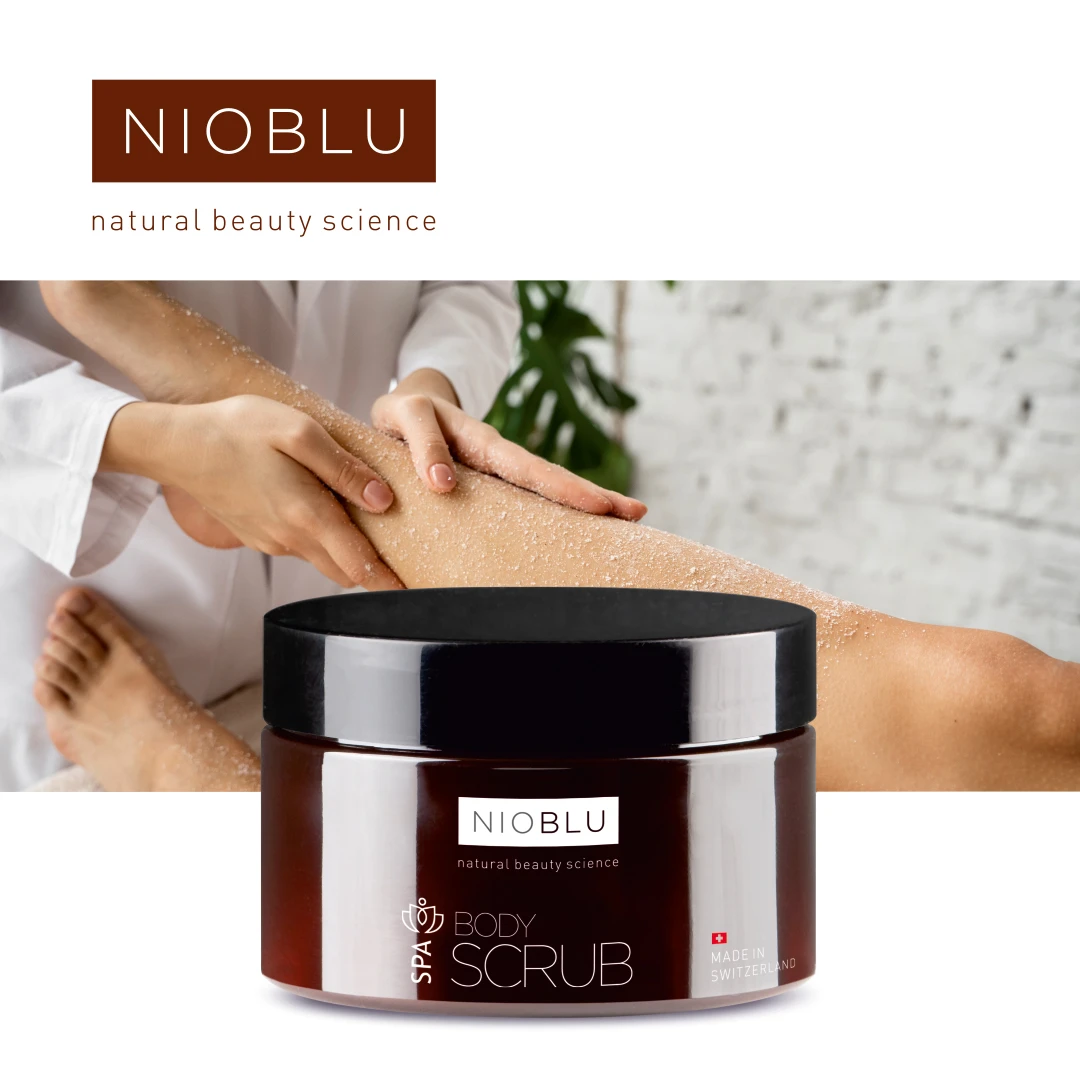 Nioblu Body Scrub Herstellende met abrikozenpit en karitéboter voor effectieve huidvernieuwing bij Divae IJsselstein.