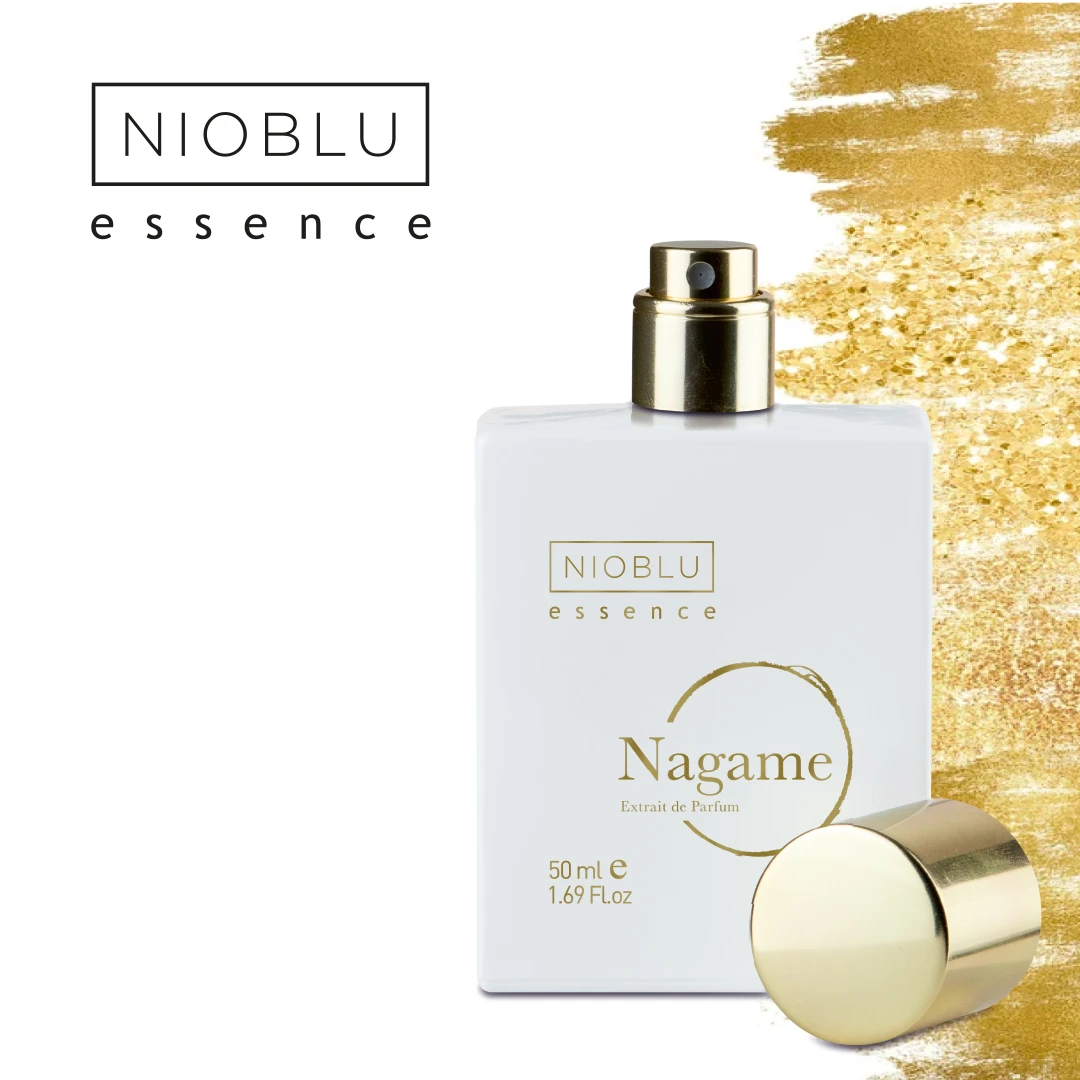 Nioblu Nagame Extrait de Parfum voor mannen met frisse grapefruit, mariene noten en een houtachtige basis bij Divae IJsselstein. Nioblu Nagame Extrait de Parfum voor mannen met frisse grapefruit, mariene noten en een houtachtige basis bij Divae IJsselstein.